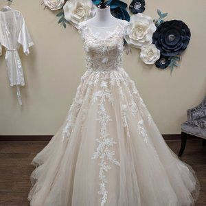 Wedding Dress Ballgown Size 14 Lace Button Detail Cream Applique Ivory Lace
